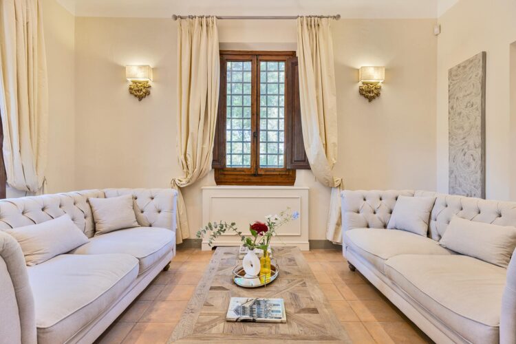 Villa Olive Grove Luxus Ferienvilla Toskana Mieten Sofa