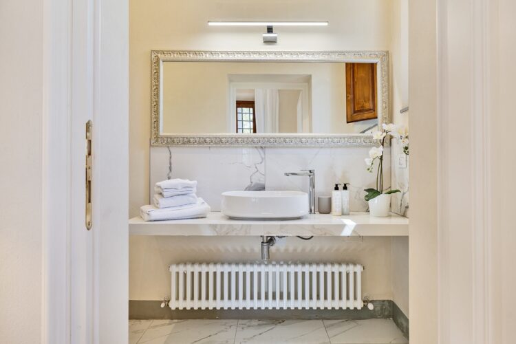 Villa Olive Grove Luxus Ferienvilla Toskana Mieten Waschbecken