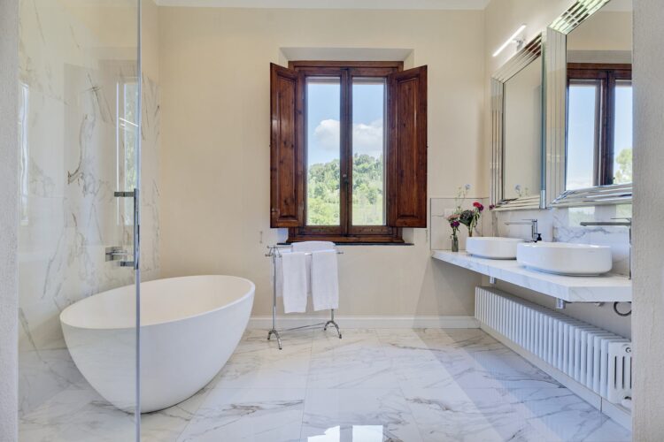 Villa Olive Grove Luxus Ferienvilla Toskana Mieten Freistehende Badewanne