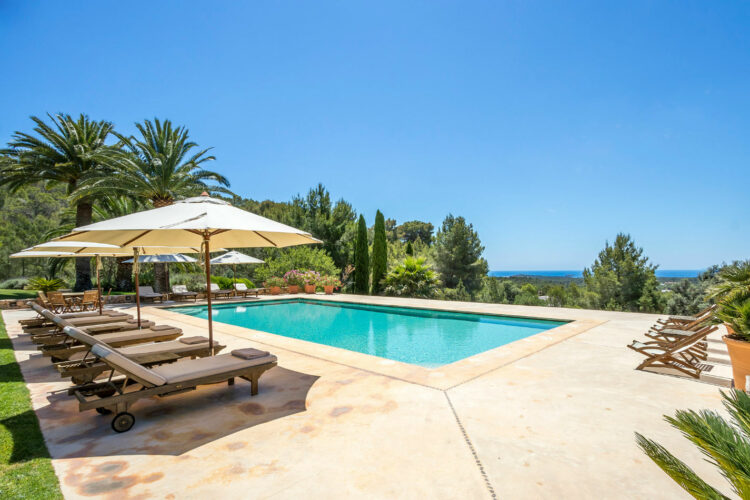 Villa Palmas Exklusives Ferienhaus Ibiza Sonnenliegen Am Pool