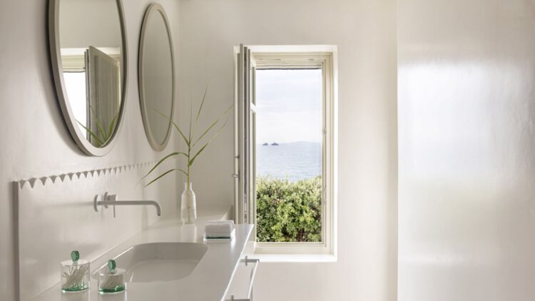 Villa Parasporos Beach Luxus Ferienhaus Paros Griechenland Mieten Bad