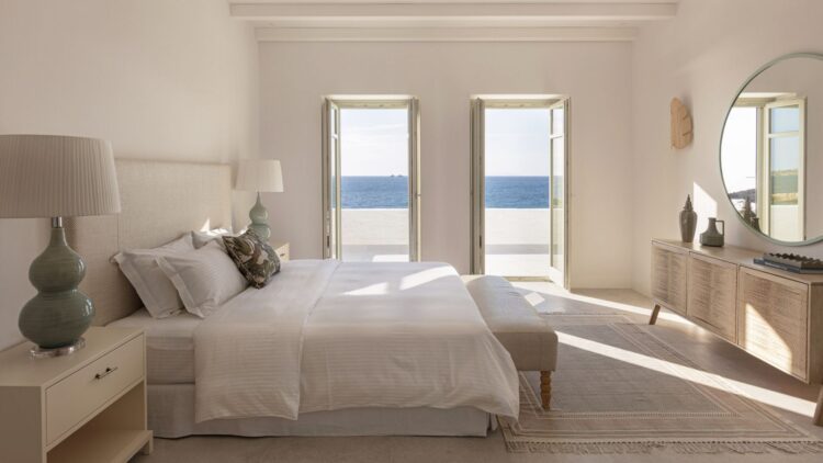 Villa Parasporos Beach Luxus Ferienhaus Paros Griechenland Mieten Bett