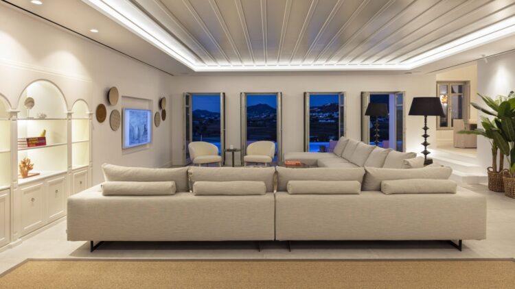 Villa Parasporos Beach Luxus Ferienhaus Paros Griechenland Mieten Couch