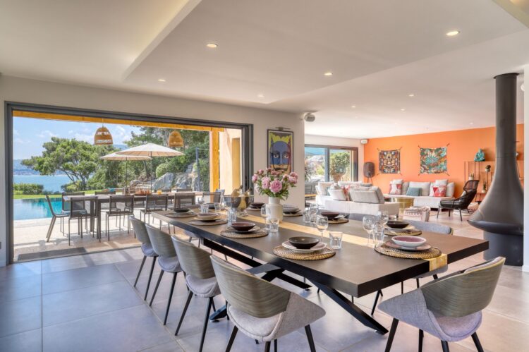 Villa Port Cros Luxus Ferienhaus Cote D Azur Mieten Tisch