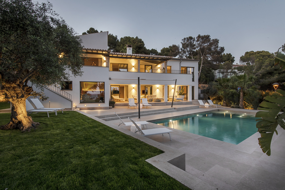 Villa Portals Riviera Traumhaftes Ferienhaus Mallorca Pool Abends