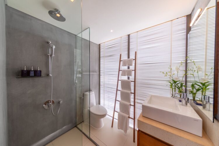 Villa Roxo Luxus Ferienhaus Phuket Am Meer Mieten Dusche