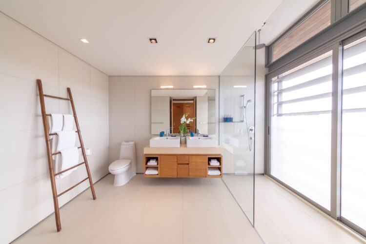 Villa Roxo Luxus Ferienhaus Phuket Am Meer Mieten Duschen