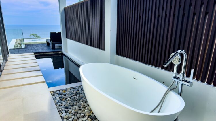 Villa Saan Luxus Ferienhaus Phuket Mit Meerblick Mieten Badewanne