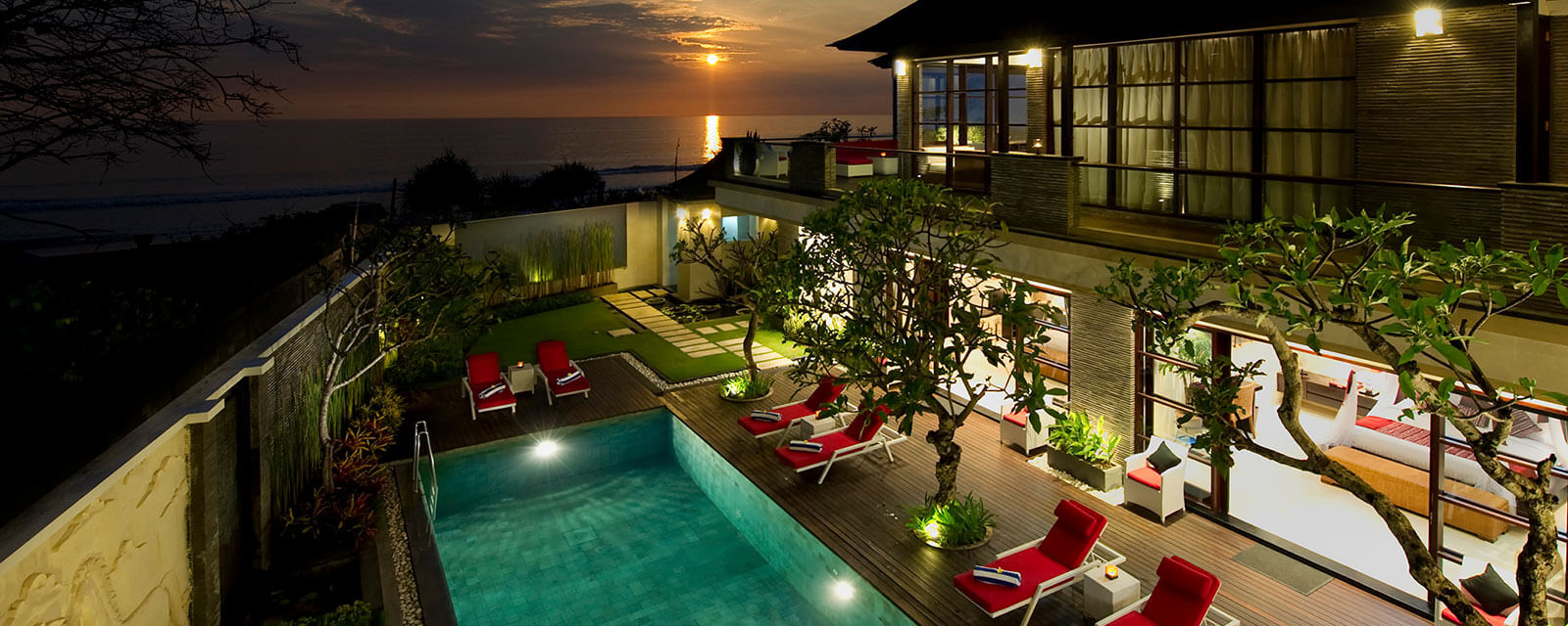 Villa Sabtu Bali Aussenbereich Abends
