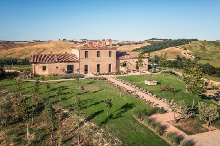 Villa San Fabiano Luxuriöses Ferienhaus Toskana Mieten Außenansicht Mit Garten
