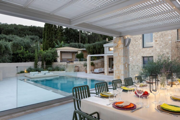 Villa San Stefano Luxus Ferienhaus Korfu Mieten Esstisch