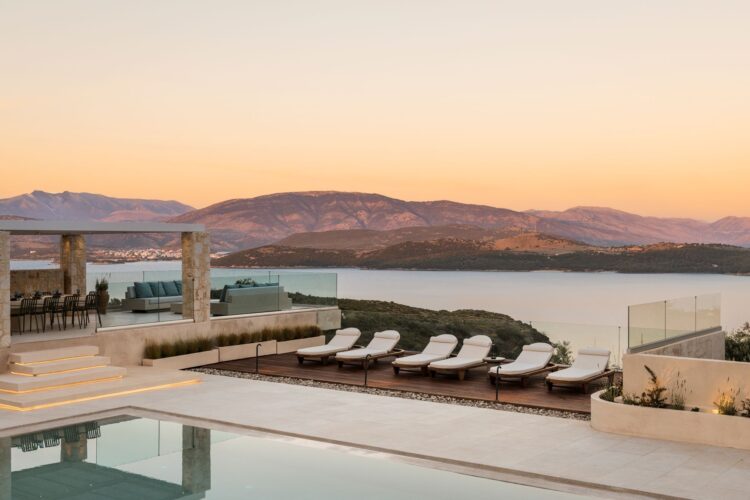 Villa San Stefano Luxus Ferienhaus Korfu Mieten Liegen