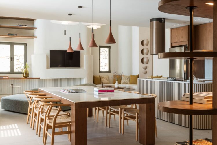 Villa San Stefano Luxus Ferienhaus Korfu Mieten Tisch