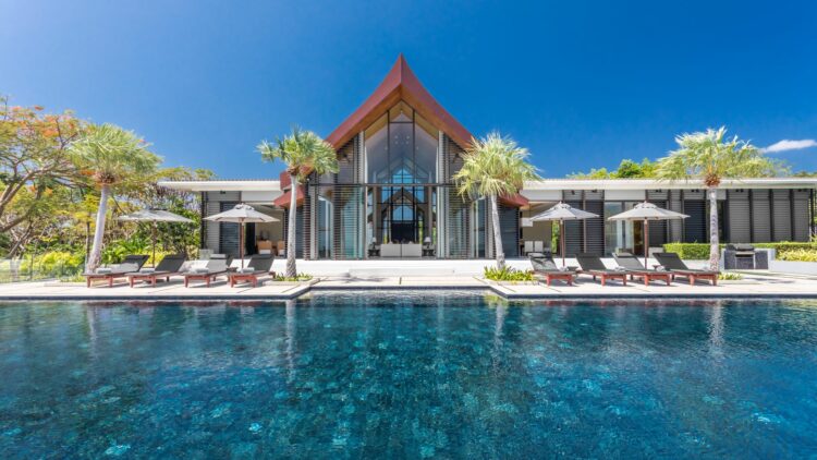 Villa Sawarin Luxus Ferienhaus Phuket Detail Pool Mit Atrium
