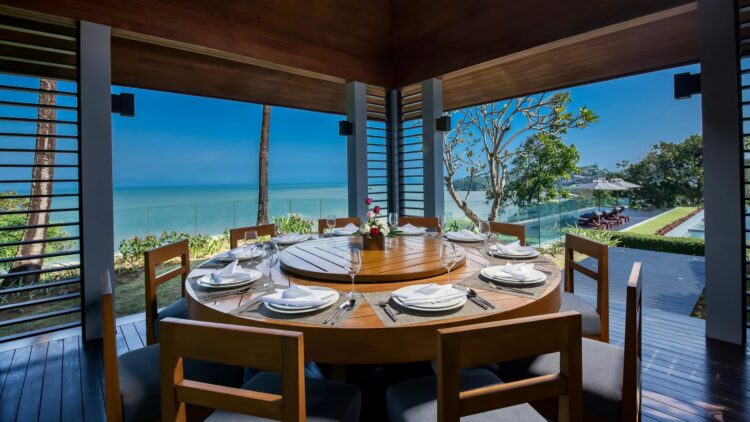 Villa Sawarin Luxus Ferienhaus Phuket Outdoor Esstisch