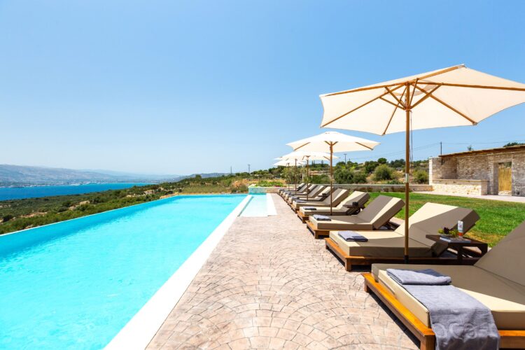 Villa Sunlight Luxus Ferienvilla Kreta Mieten Sonnenliegen