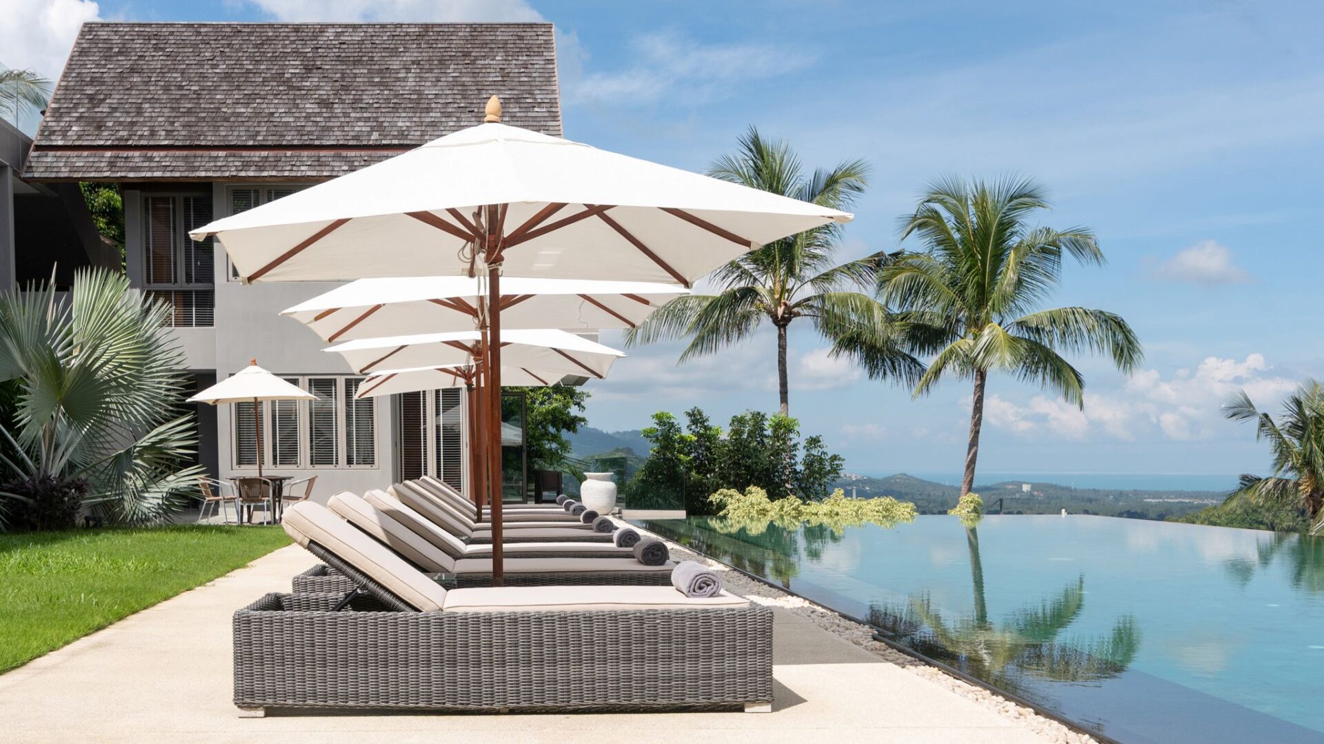Villa Suralai Luxus Ferienhaus Koh Samui Mit Pool Mieten Liegen
