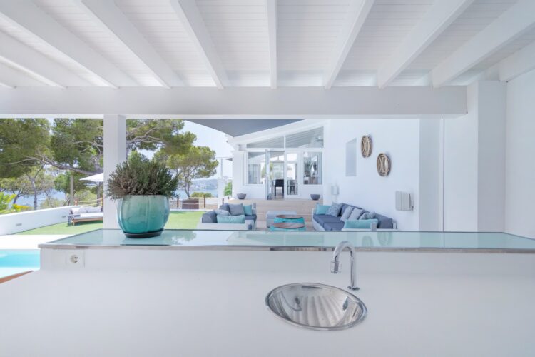 Villa Talamanca Luxus Ferienvilla Ibiza Mieten Außenküche