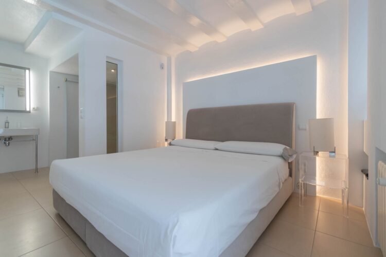 Villa Talamanca Luxus Ferienvilla Ibiza Mieten Bett