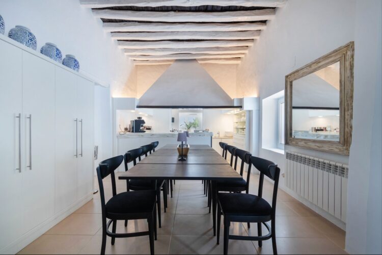 Villa Talamanca Luxus Ferienvilla Ibiza Mieten Esstisch