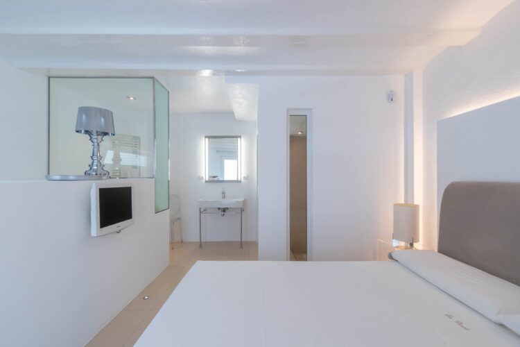 Villa Talamanca Luxus Ferienvilla Ibiza Mieten Schkafzimmer