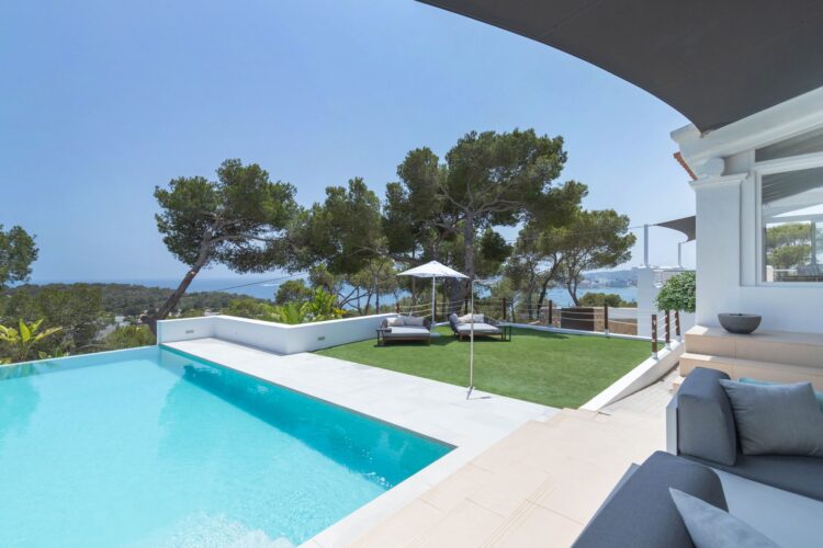 Villa Talamanca Luxus Ferienvilla Ibiza Mieten Terrasse