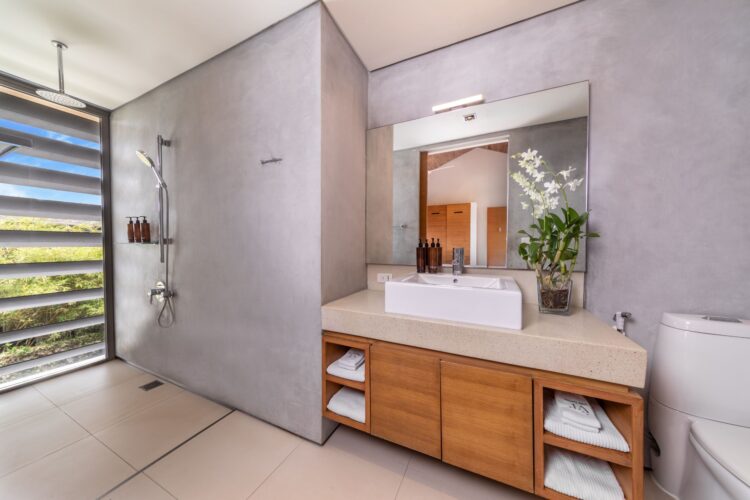 Villa Tievoli Luxus Ferienhaus Phuket Am Strand Mieten Dusche