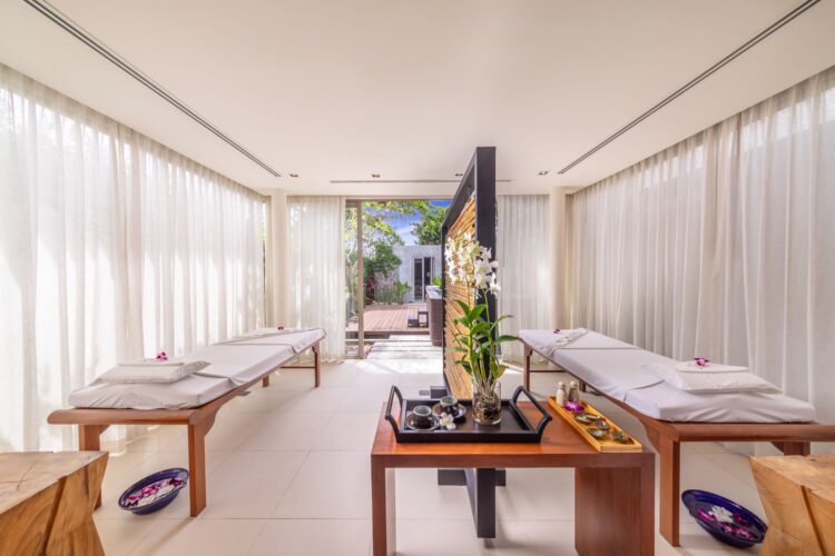 Villa Tievoli Luxus Ferienhaus Phuket Am Strand Mieten Massage