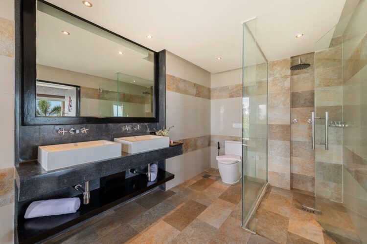 Villa Tiga Luxus Ferienhaus Koh Samui Mit Pool Mieten Dusche