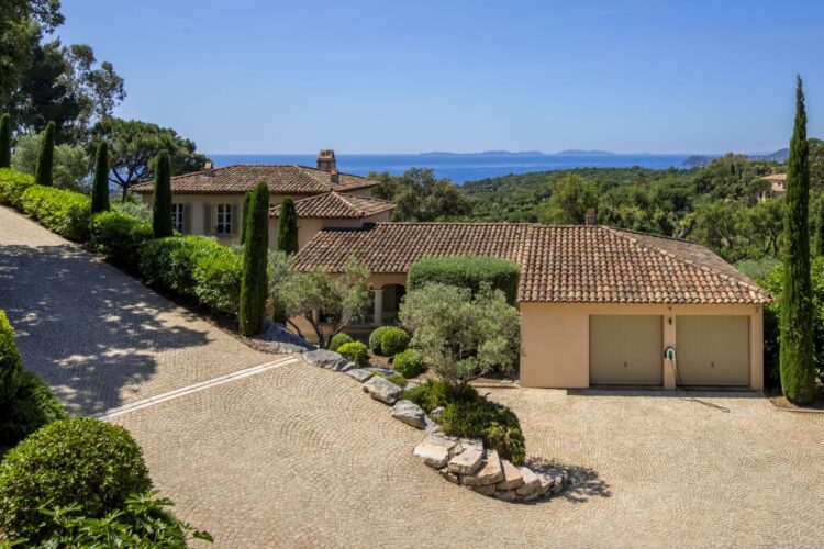 Villa Valmer Luxus Ferienhaus Cote D Azur Mieten Einfahrt