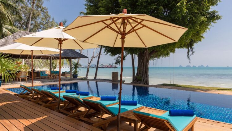 Villa Waimaree Luxus Ferienhaus Koh Samui Am Strand Mieten Liegen