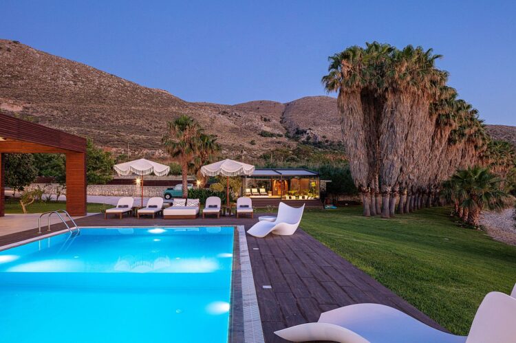 Villa Xenia Luxus Ferienhaus Kreta Am Strand Pool By Night