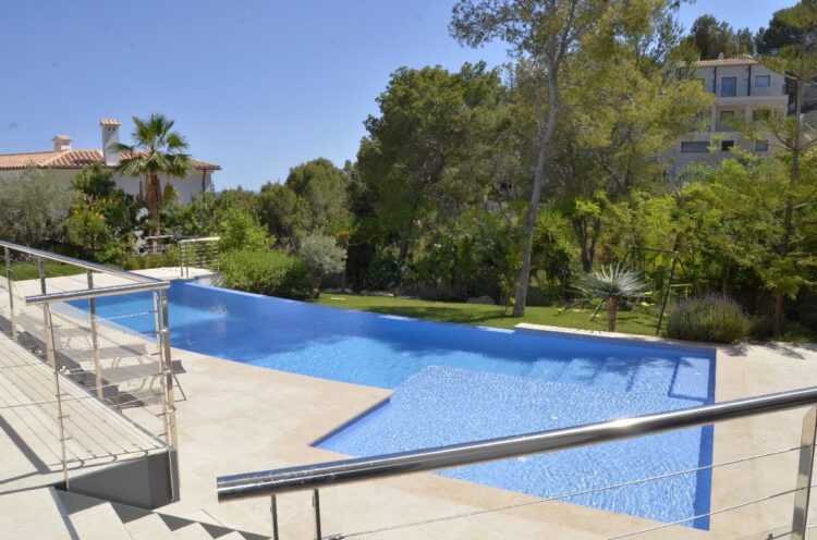 Villa Del Mar Luxus Ferienvilla Mallorca Mieten Pool Area