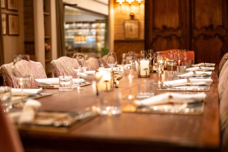 Waldeck Namibia Luxus Safari Lodge Afrika Mieten Dinner