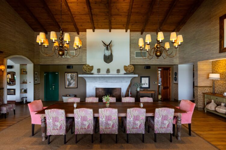Waldeck Namibia Luxus Safari Lodge Afrika Mieten Tafel