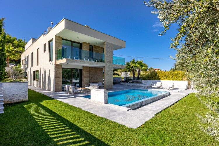 Waterfront Villa Pula Luxus Ferienhaus Istrien Mieten Garten