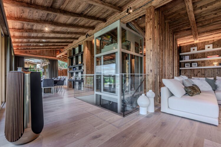 Wellness Chalet Mountain Luxus Ferienhaus Österreich Kitzbühel Mieten Aufzug