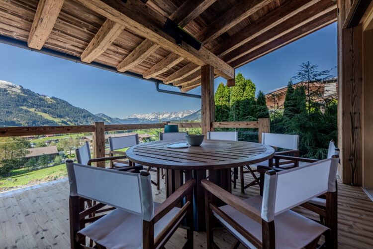 Wellness Chalet Mountain Luxus Ferienhaus Österreich Kitzbühel Mieten Balkon