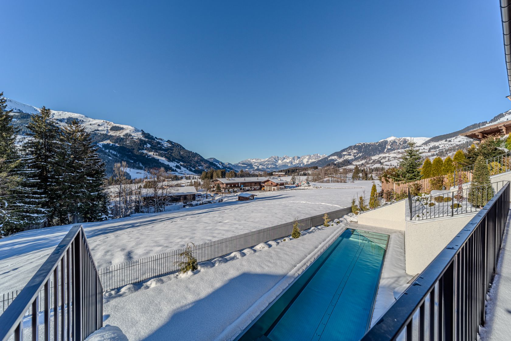Wellness Chalet Kochau Luxus Ferienhaus Österreich Kitzbühel Mieten Bergblick