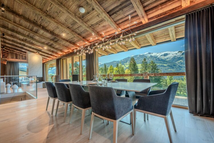 Wellness Chalet Mountain Luxus Ferienhaus Österreich Kitzbühel Mieten Essbereich