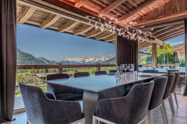 Wellness Chalet Mountain Luxus Ferienhaus Österreich Kitzbühel Mieten Essen