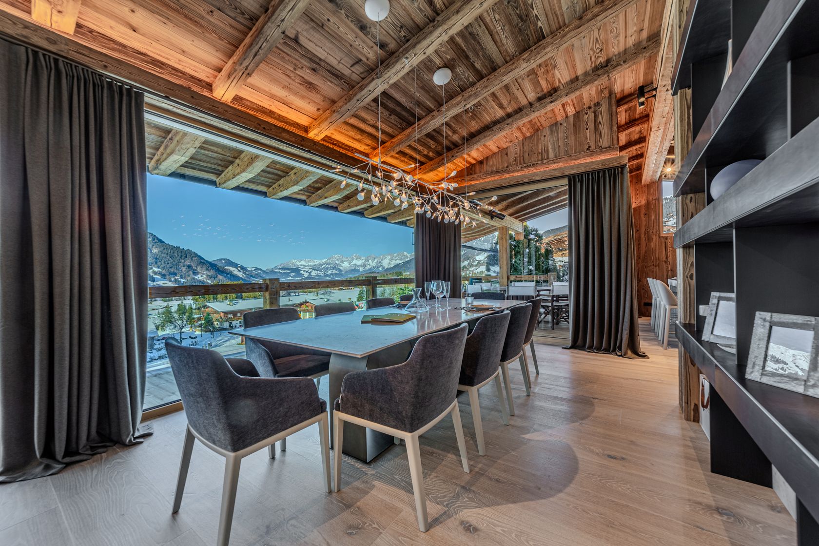 Wellness Chalet Mountain Luxus Ferienhaus Österreich Kitzbühel Mieten Esstisch
