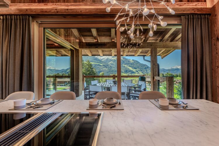 Wellness Chalet Mountain Luxus Ferienhaus Österreich Kitzbühel Mieten Frühstücksbar