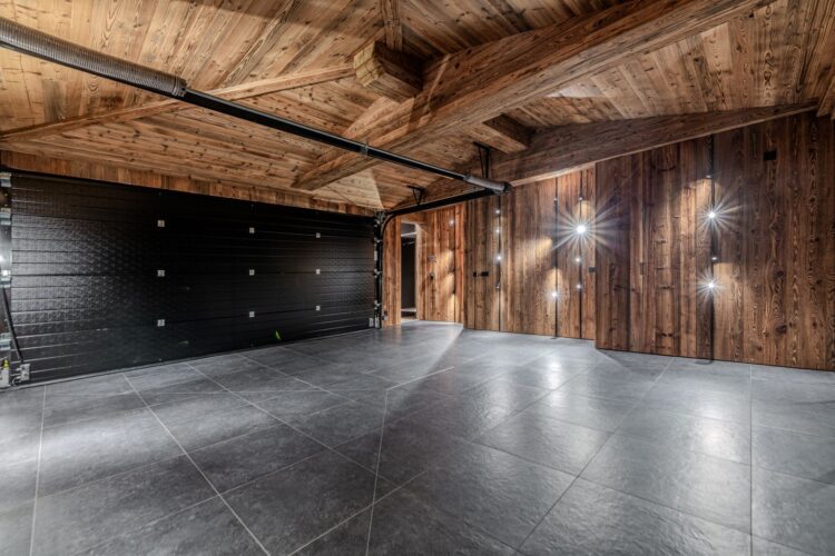 Wellness Chalet Mountain Luxus Ferienhaus Österreich Kitzbühel Mieten Garage