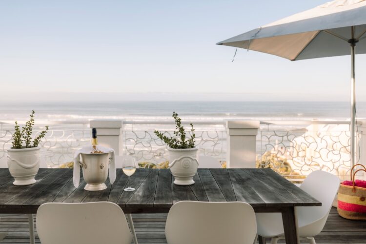 White Ocean House Luxus Ferienvilla Kapstadt Mieten Tisch