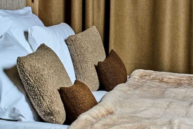 Wilderness Lodge Luxus Ferienhaus Lappland Mieten Kissen
