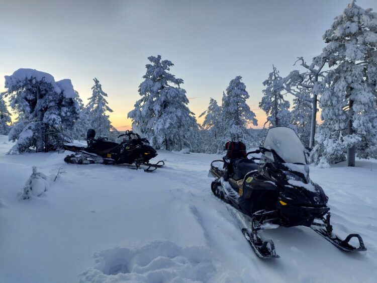 Wilderness Lodge Luxus Ferienhaus Lappland Mieten Schneemobil