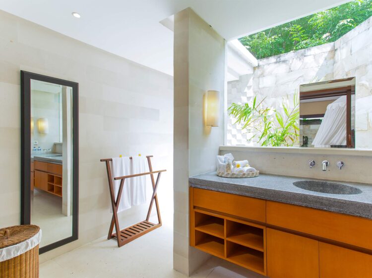 Bayu Gita Ketewel Bali Badezimmer Luxusvilla Mieten