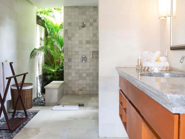 Bayu Gita Ketewel Bali Outdoor Dusche Villa Mieten
