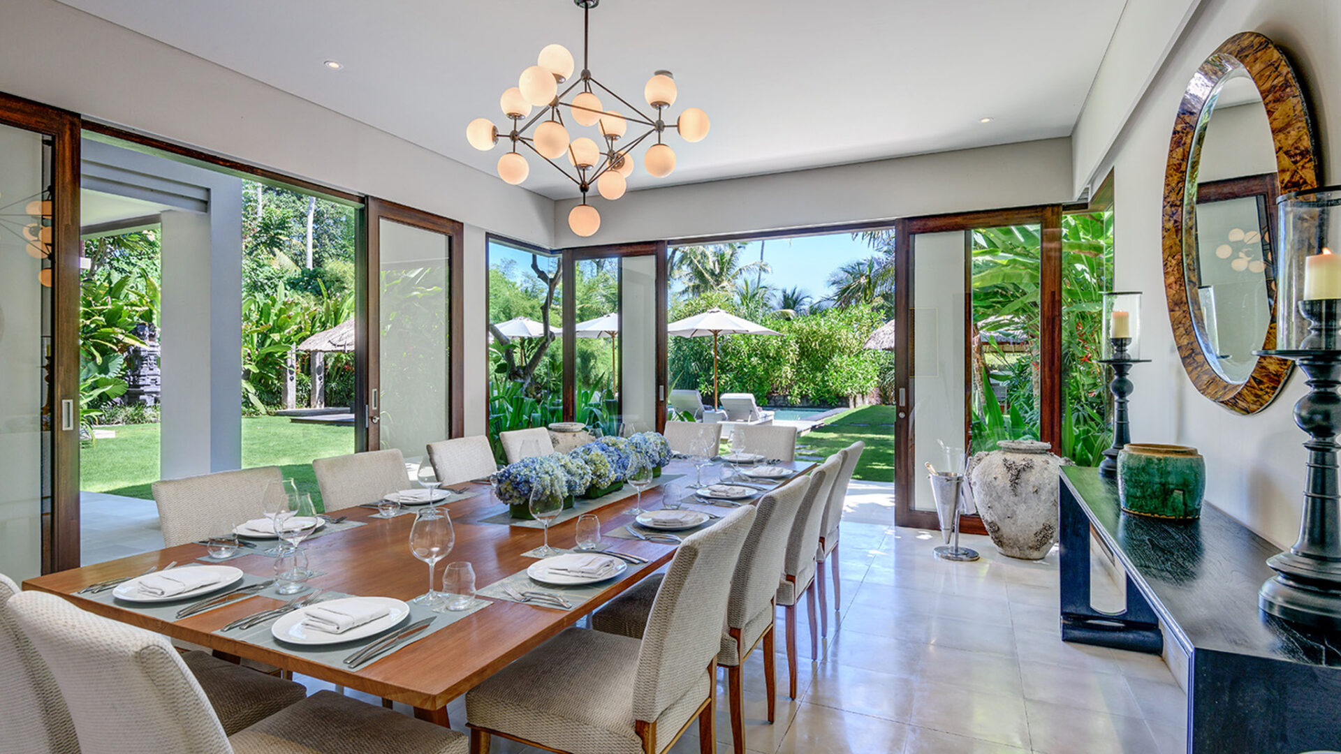 Luxusvilla Bali Essbereich Seseh Beach Villa Ii